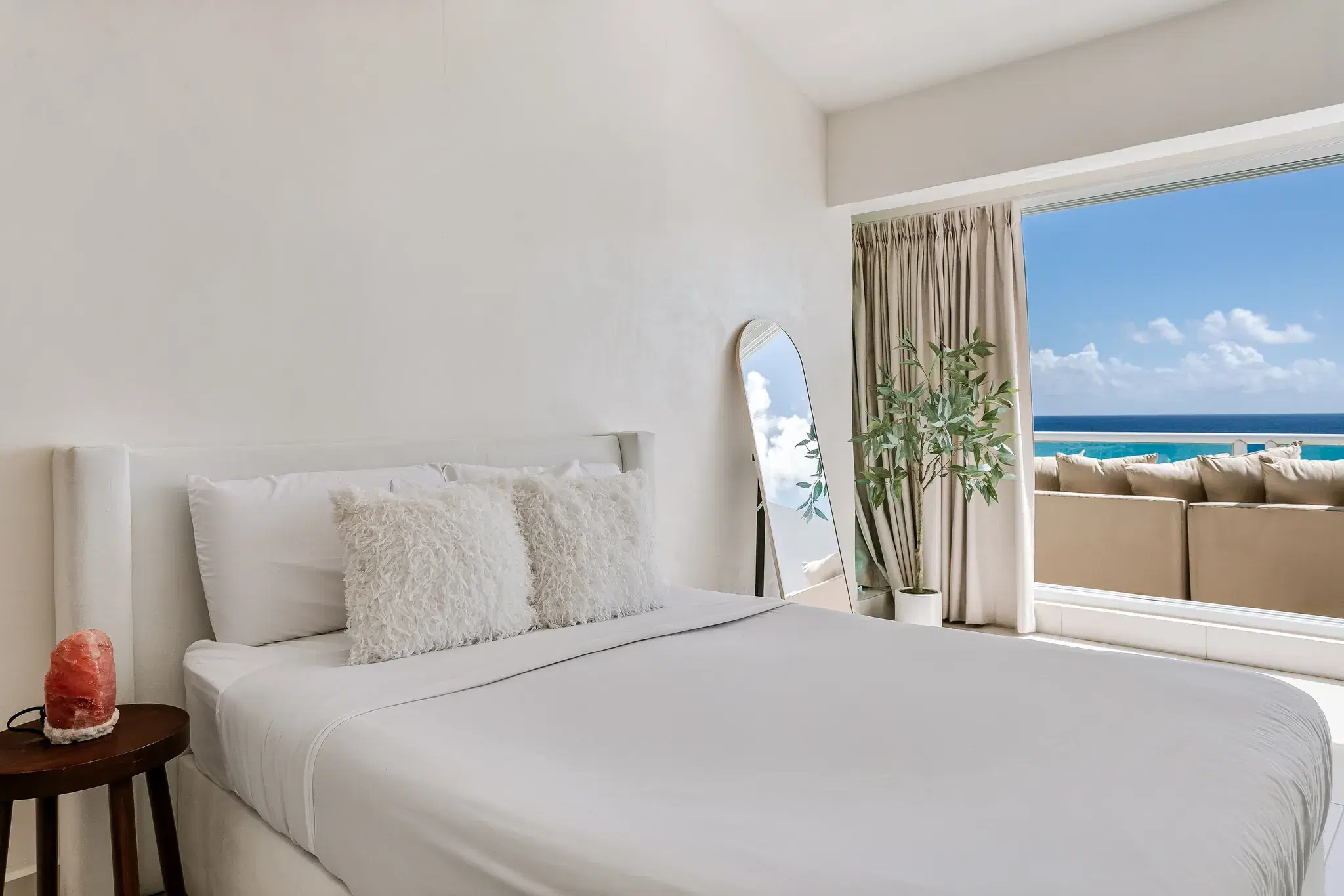 Oceanfront Bliss – Caribbean Views & Balcony 3