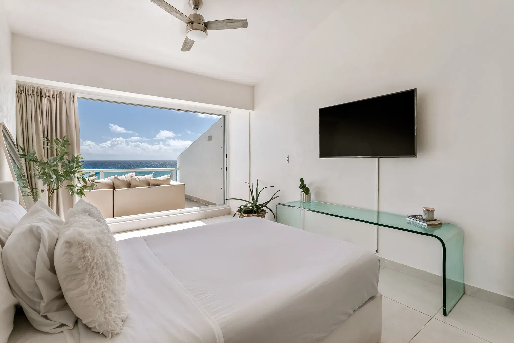 Oceanfront Bliss – Caribbean Views & Balcony 5