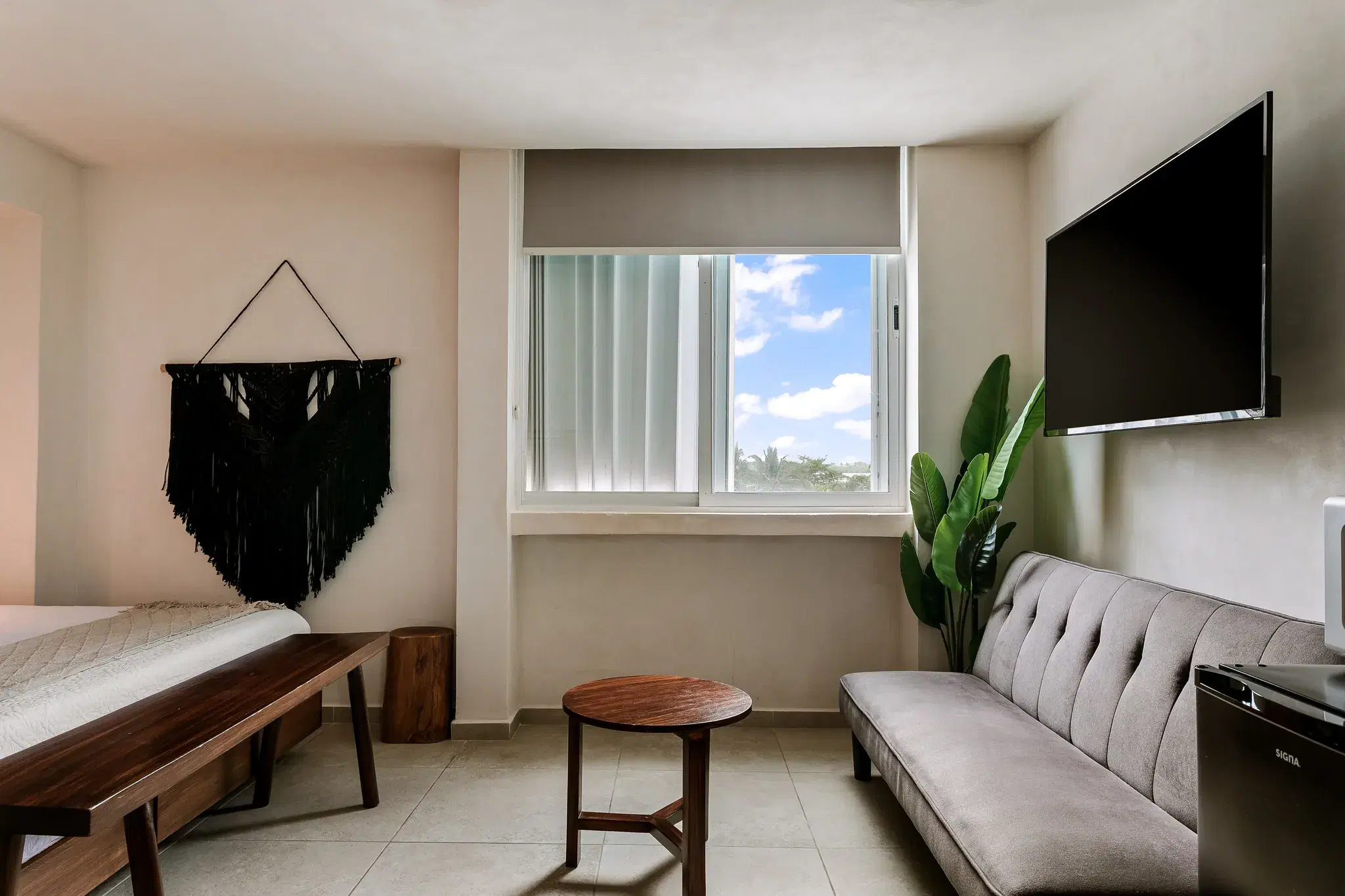 Boutique Resort Studio: Private Beach, Pools & Spa
